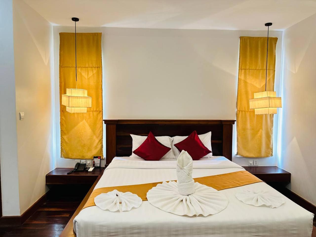 Holy Angkor Hotel シェムリアップ エクステリア 写真