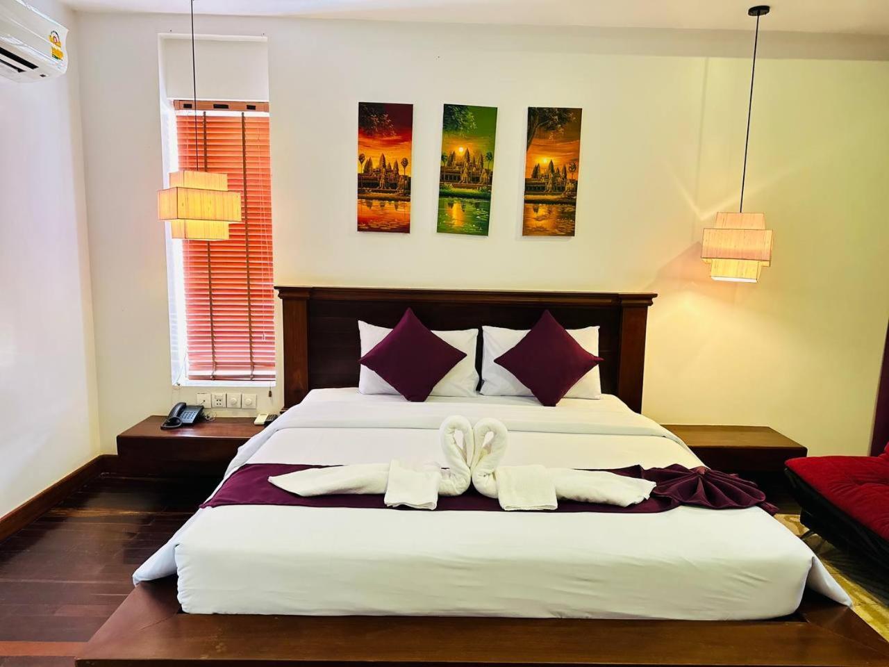Holy Angkor Hotel シェムリアップ エクステリア 写真
