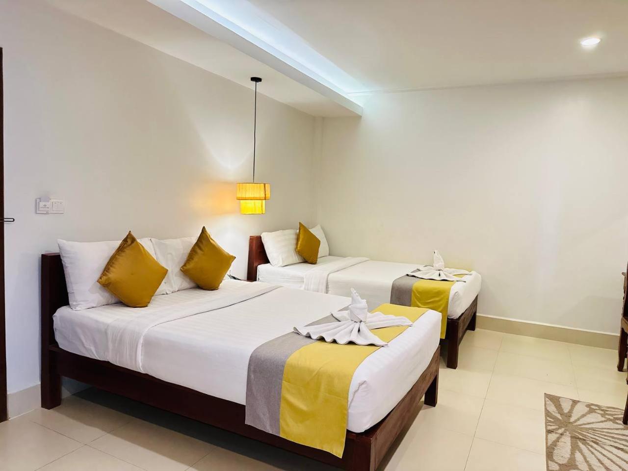 Holy Angkor Hotel シェムリアップ エクステリア 写真
