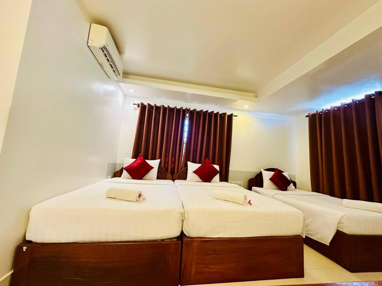 Holy Angkor Hotel シェムリアップ エクステリア 写真