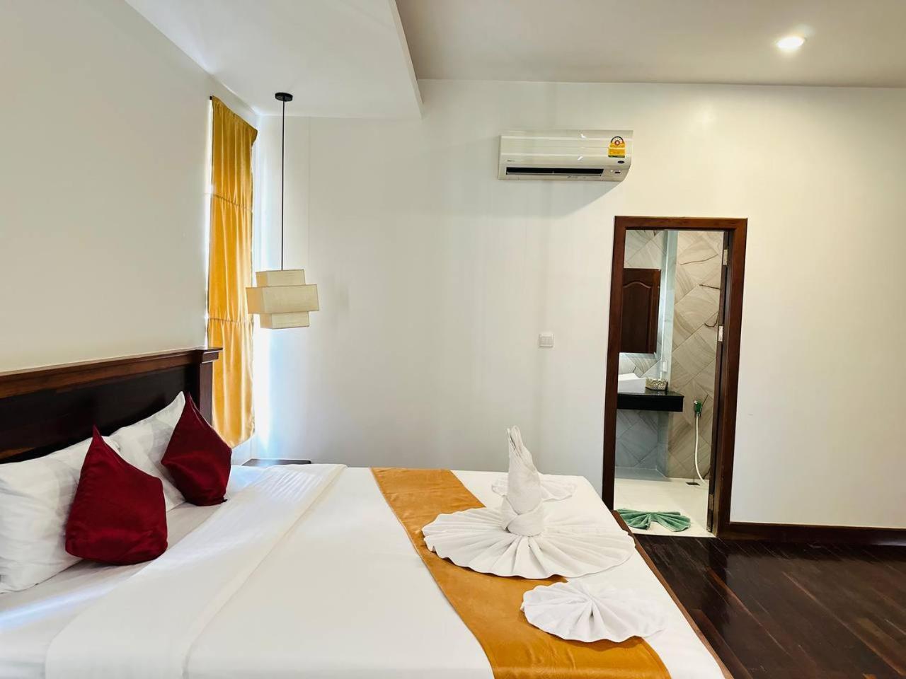 Holy Angkor Hotel シェムリアップ エクステリア 写真