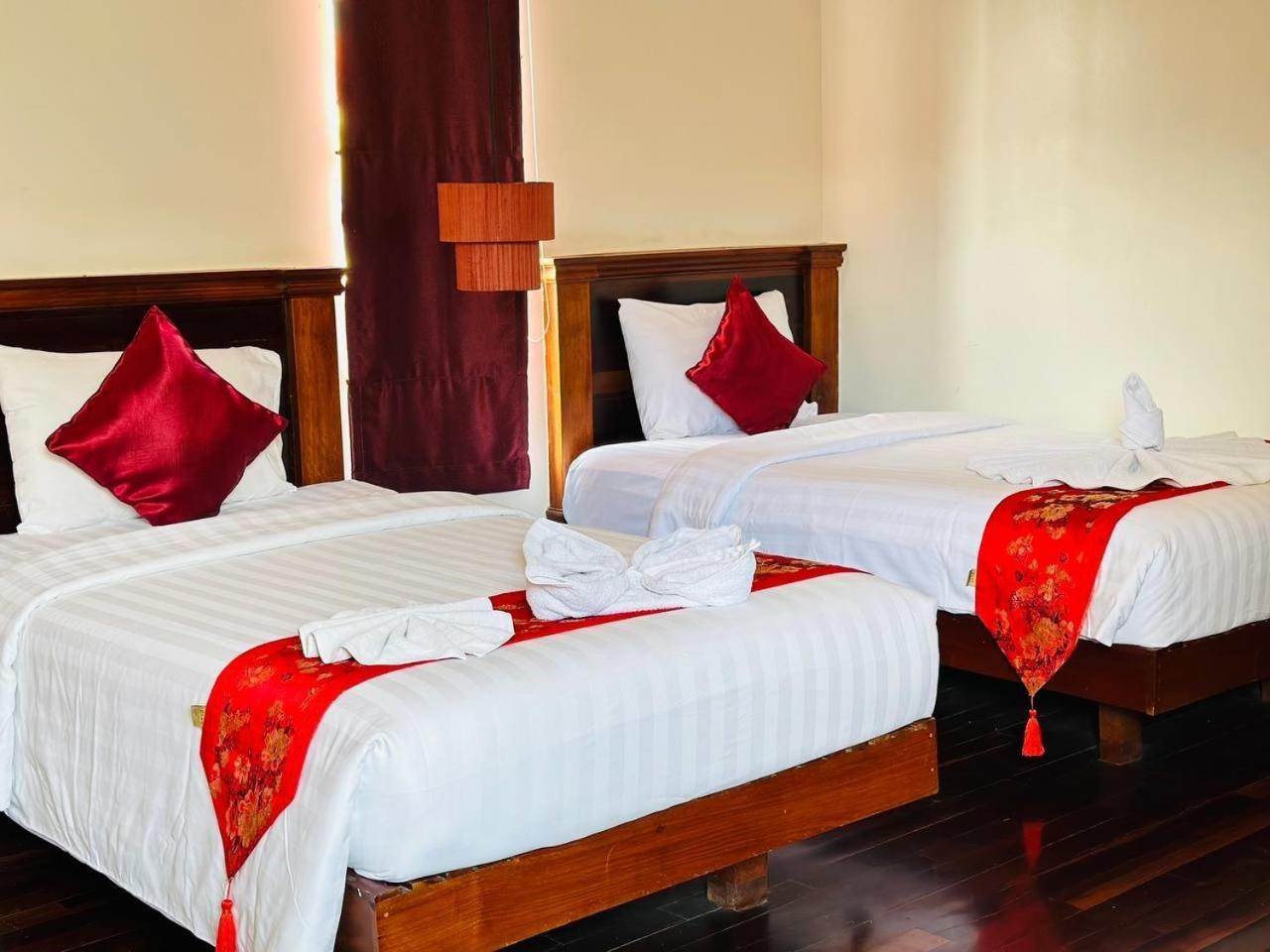 Holy Angkor Hotel シェムリアップ エクステリア 写真