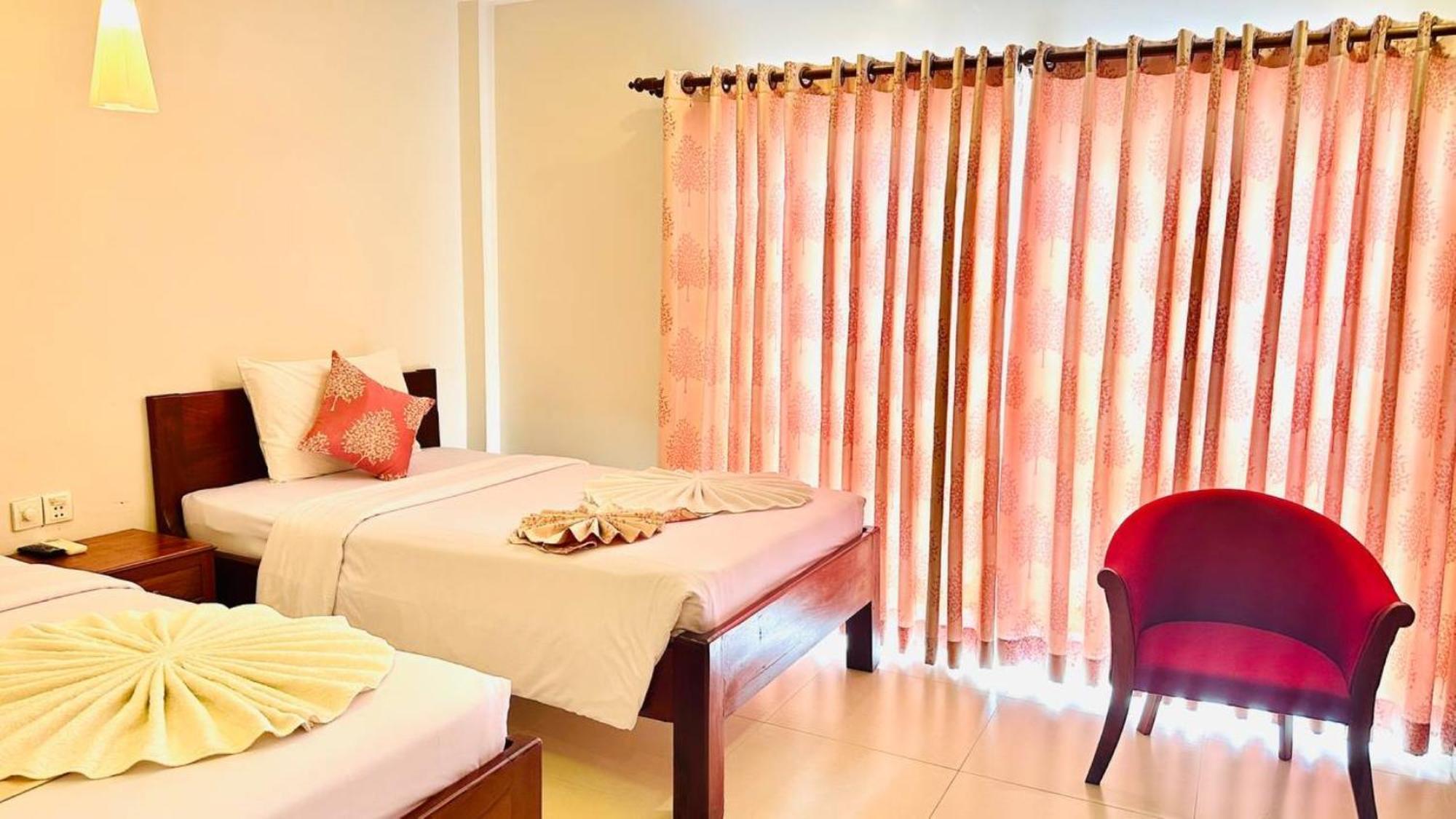 Holy Angkor Hotel シェムリアップ エクステリア 写真