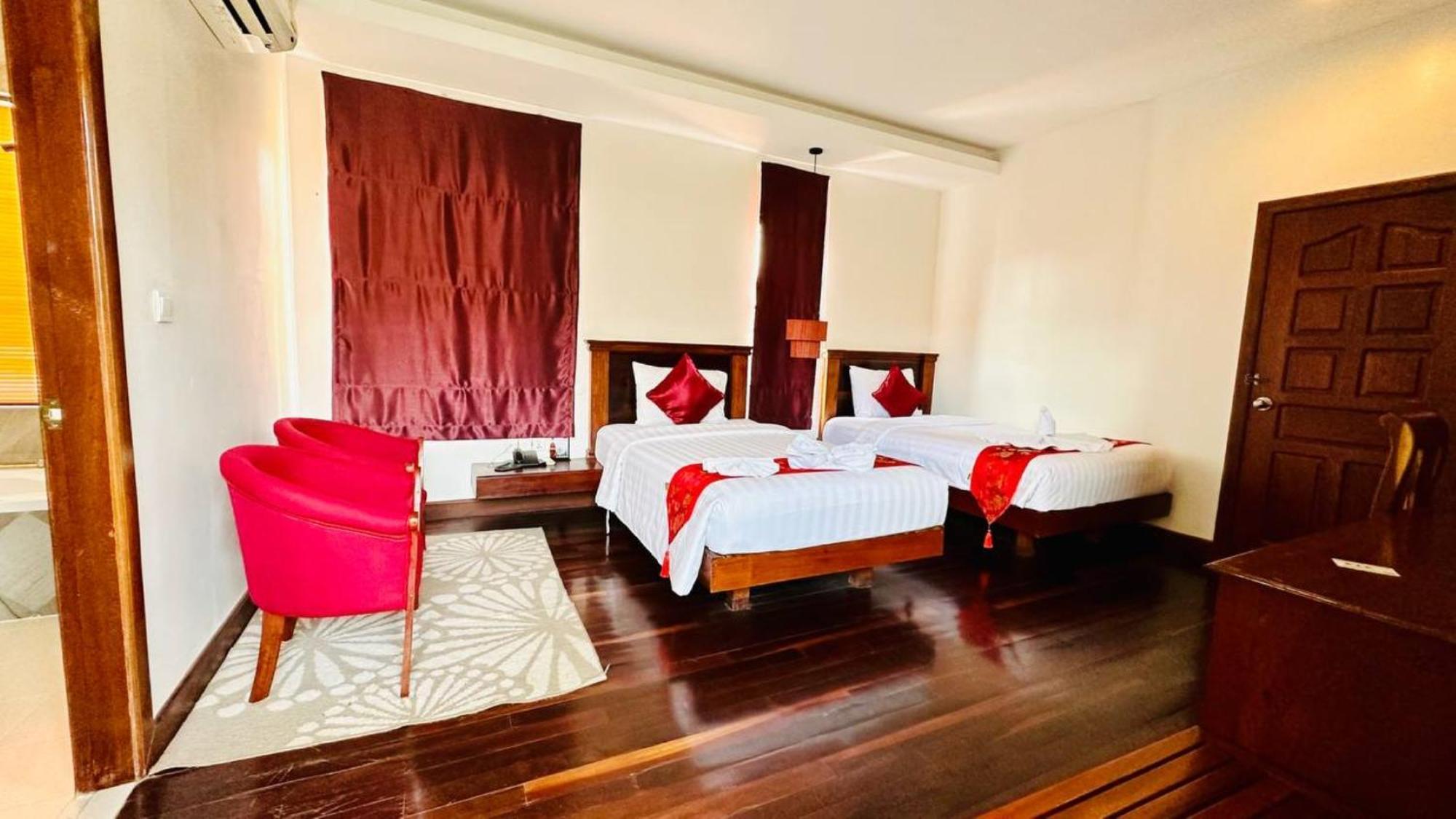 Holy Angkor Hotel シェムリアップ エクステリア 写真