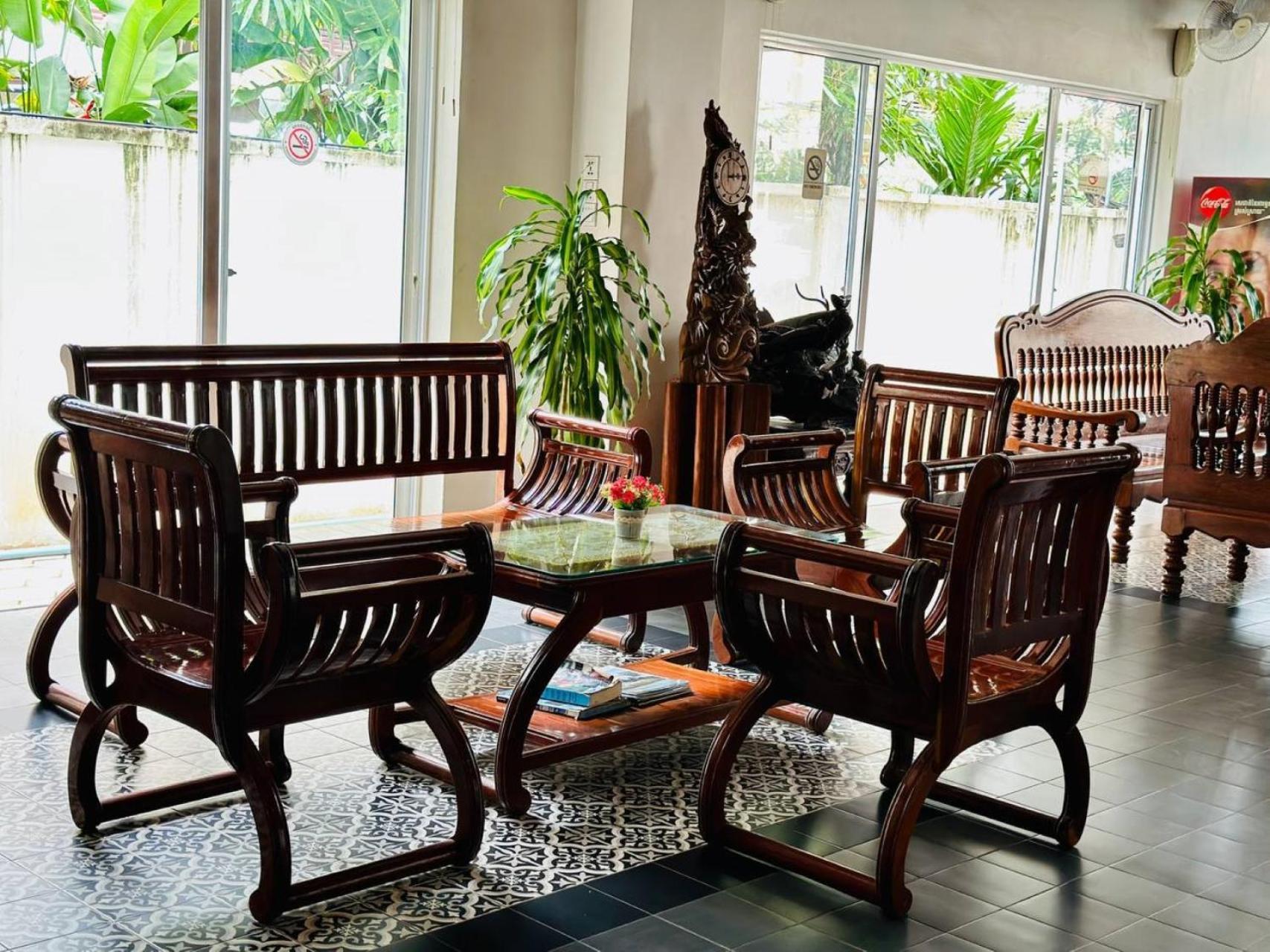 Holy Angkor Hotel シェムリアップ エクステリア 写真
