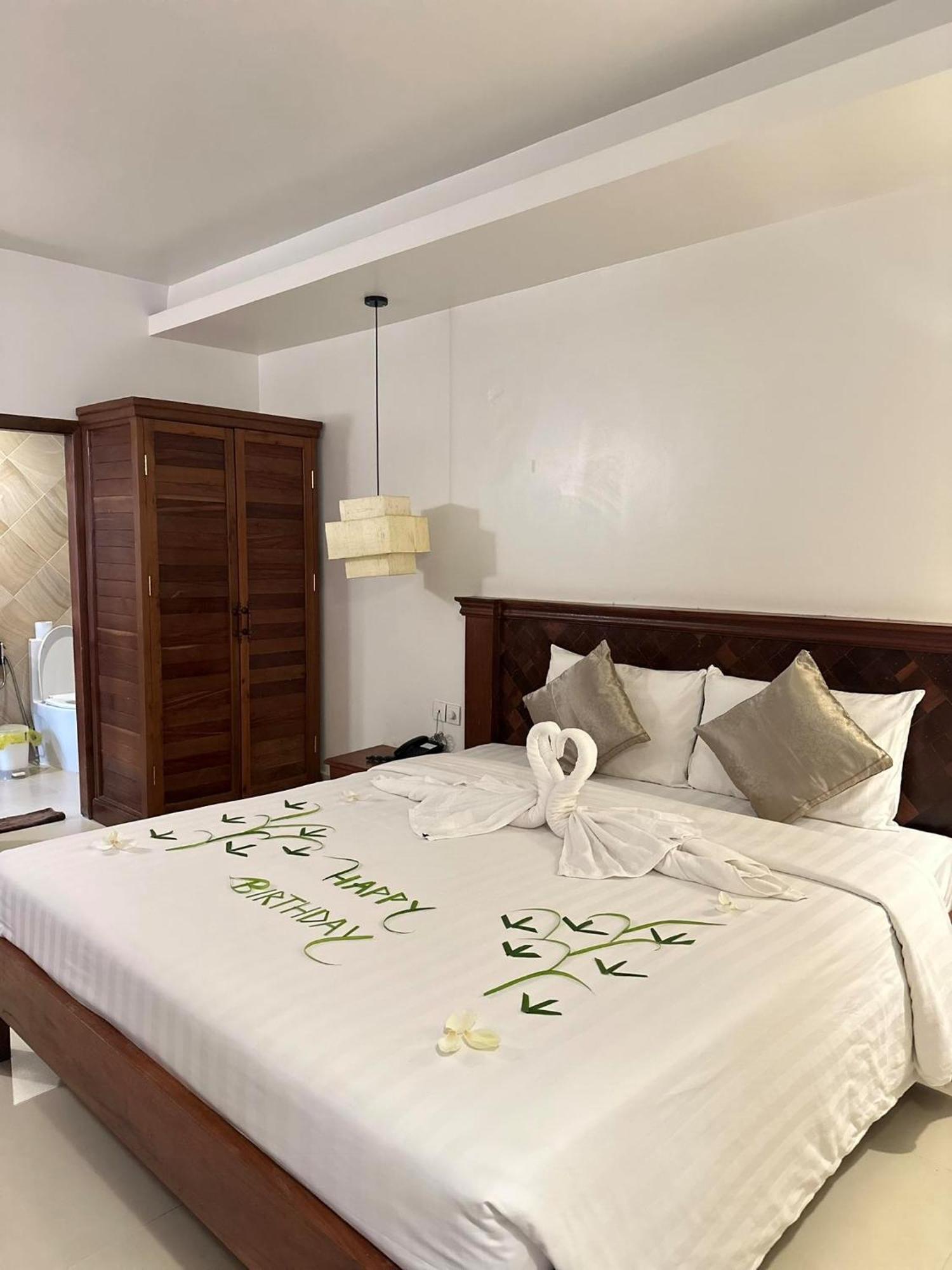 Holy Angkor Hotel シェムリアップ エクステリア 写真